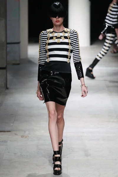 Look 30
